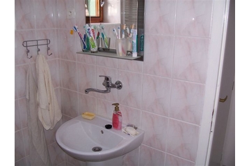 Slovensko Privát Uhorská Ves, Exteriér